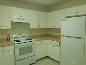 949 Fox Lake Dr in Lakeland, FL - Building Photo - Building Photo