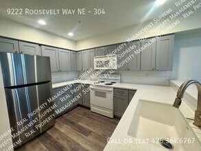 9222 Roosevelt Way NE in Seattle, WA - Building Photo - Building Photo