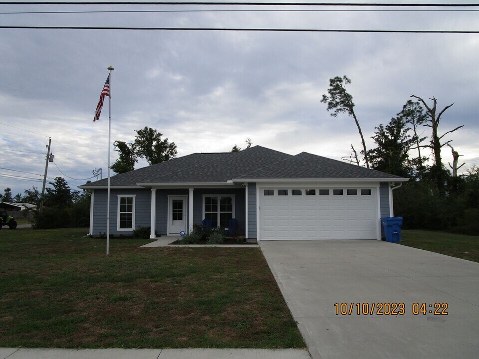 6514 Wallace Rd in Panama City, FL - Building Photo
