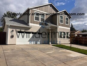 5461 Bradford Dr in Sacramento, CA - Building Photo - Building Photo