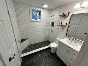 233 Falls Rd, Unit B in Shelburne, VT - Building Photo - Building Photo