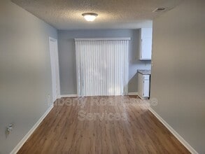 304 Simpson St in Hinesville, GA - Building Photo - Building Photo