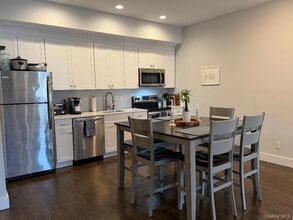 8789 W Main St in East Islip, NY - Building Photo - Building Photo