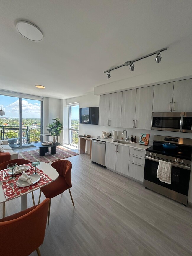 1431 NW 33rd St, Unit A5 in Miami, FL - Building Photo - Building Photo