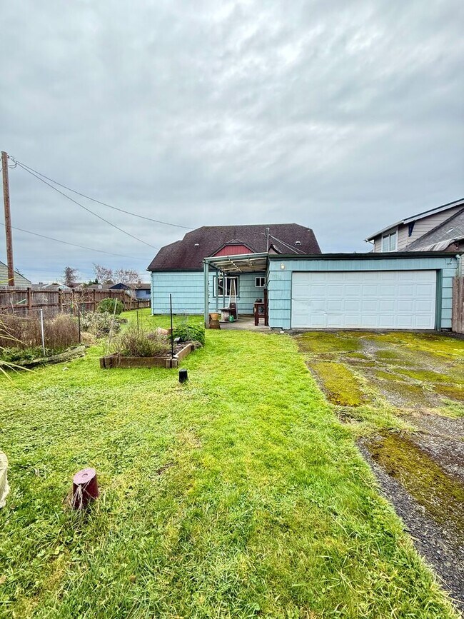 2100 Bay Ave in Aberdeen, WA - Building Photo - Building Photo