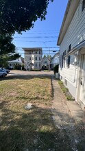 22 Maple St in Attleboro, MA - Foto de edificio - Building Photo