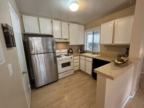 2920 Luciernaga St in Carlsbad, CA - Building Photo - Building Photo