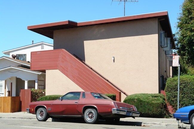 5757 Adeline St in Oakland, CA - Building Photo - Building Photo