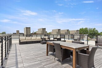 12607 Larchmere Blvd in Cleveland, OH - Building Photo - Building Photo