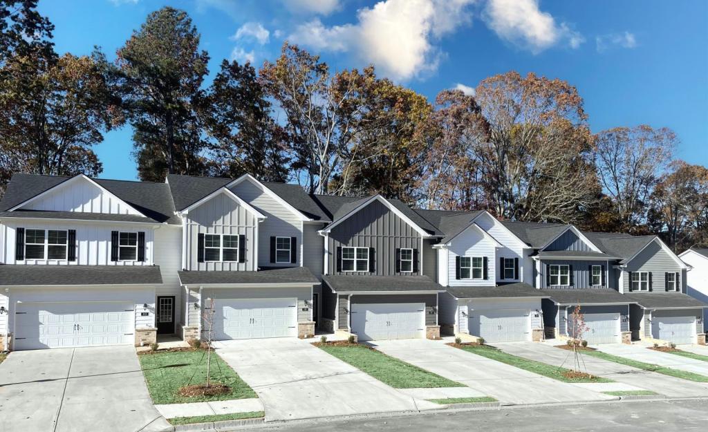 143 Chase Xing in Cornelia, GA - Building Photo