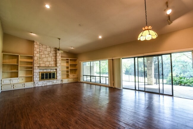 2501 Birkdale Ln in Kerrville, TX - Building Photo - Building Photo