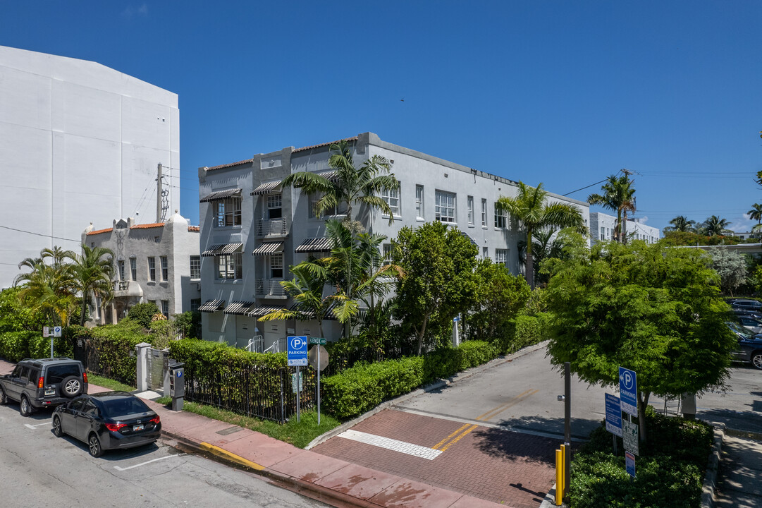 Triumph Condominiums in Miami Beach, FL - Building Photo