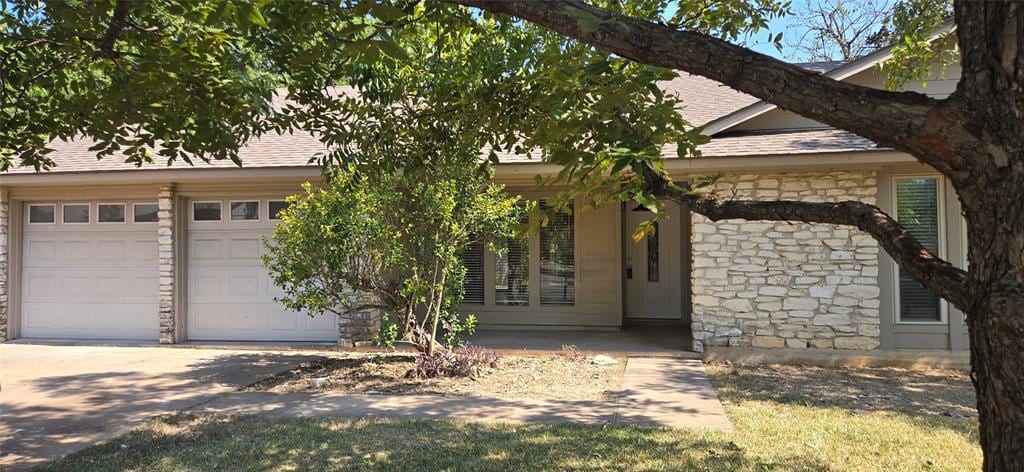 2104 Village Way Dr in Austin, TX - Building Photo