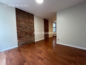 120 W 3rd St in New York, NY - Building Photo - Building Photo