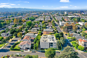 10500 Moorpark St in Toluca Lake, CA - Building Photo - Primary Photo