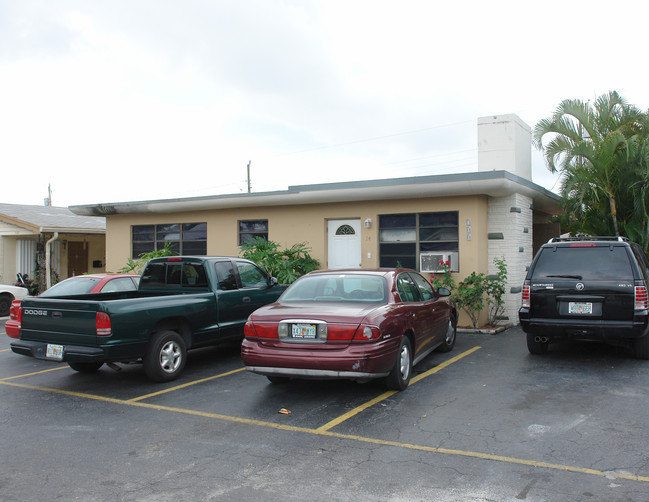 700 NE 6th St in Hallandale Beach, FL - Building Photo - Building Photo