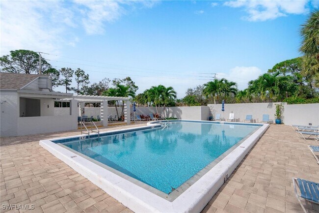 property at 860 Meadowland Dr