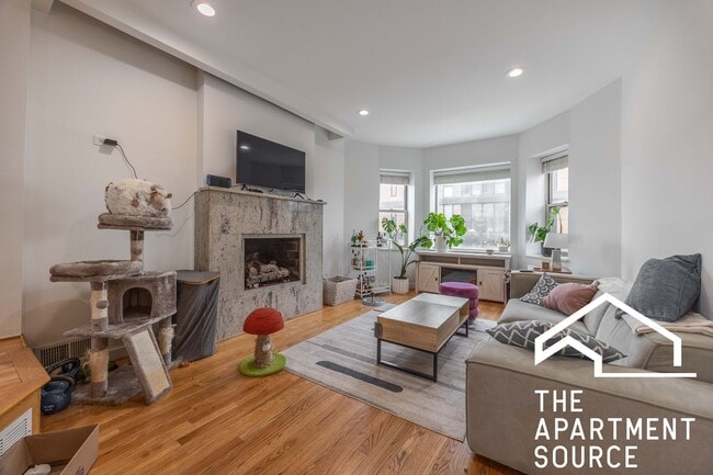 1806 W Grand Ave, Unit 3F in Chicago, IL - Building Photo - Building Photo