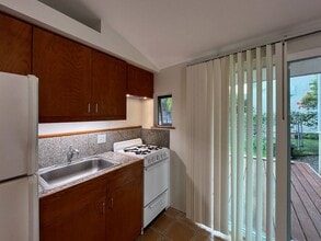 2153 Atherton Rd in Honolulu, HI - Foto de edificio - Building Photo