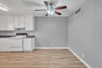 San Jacinto Racquet Club in Palm Springs, CA - Building Photo - Interior Photo