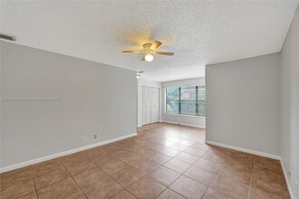 2846 S University Dr in Davie, FL - Building Photo - Building Photo
