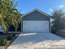 621 Heathers Wy in Seguin, TX - Building Photo