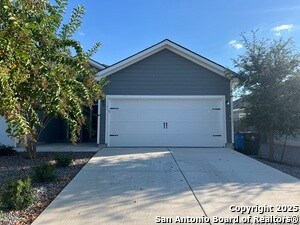 621 Heathers Wy in Seguin, TX - Building Photo