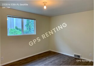 2328 N 113th Pl in Seattle, WA - Foto de edificio - Building Photo