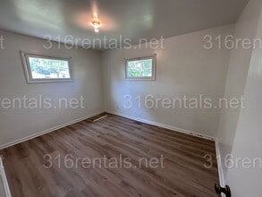 318 S Lamar Ave in Haysville, KS - Building Photo - Building Photo