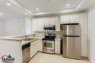 983 NE Wheelock Pl in Hillsboro, OR - Foto de edificio - Building Photo