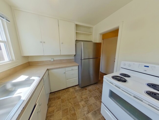 property at 658 E 17th Ave