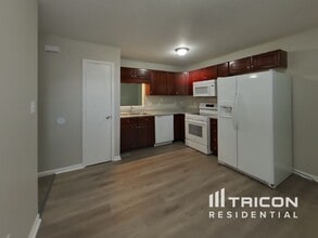 8862 Trumpeter Ct in Indianapolis, IN - Building Photo - Building Photo