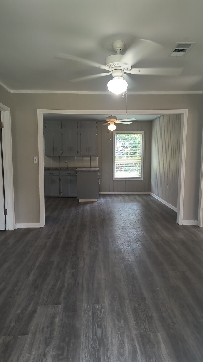2202 W 15th Ave in Pine Bluff, AR - Building Photo - Building Photo