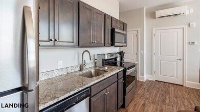 187 N Church St in Spartanburg, SC - Foto de edificio - Building Photo