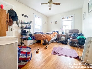 28A Cherry St, Unit 2 in Somerville, MA - Foto de edificio - Building Photo