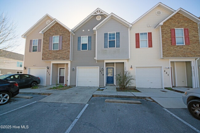 219 Caldwell Loop in Jacksonville, NC - Building Photo - Building Photo