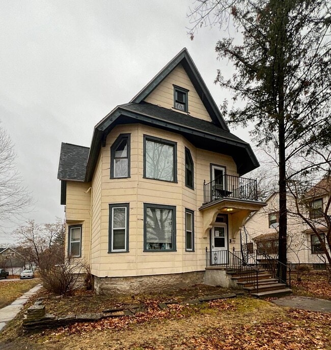 property at 526 S Webster Ave