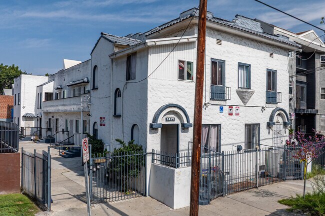 Sweet Spot Alert! Cozy 1 Bed in the Heart of LA