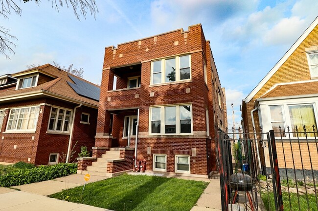 property at 6633 S Campbell Ave