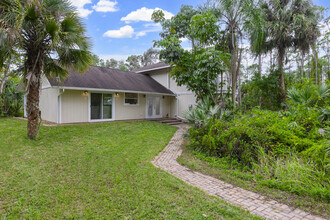 7415 Silver Oak Dr in Port St. Lucie, FL - Building Photo - Building Photo