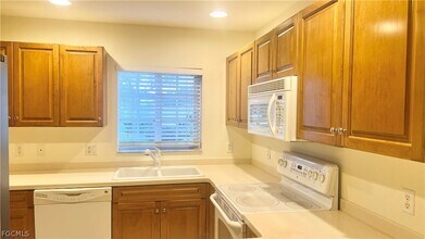 9440 Ivy Brook Run, Unit 507 in Ft. Myers, FL - Building Photo - Building Photo