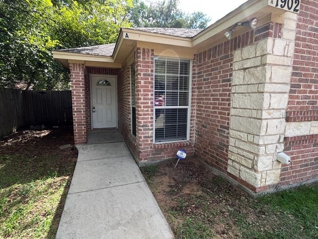 1902 W Sanford St-Unit -A in Arlington, TX - Building Photo - Building Photo