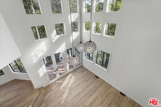 2741 Rinconia Dr in Los Angeles, CA - Building Photo - Building Photo