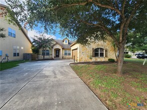 803 Lodge Creek Dr in New Braunfels, TX - Foto de edificio - Building Photo