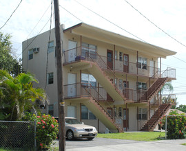 5963 SW 66th Ter in South Miami, FL - Building Photo - Building Photo