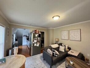 25 4th St, Unit 2 in Medford, MA - Foto de edificio - Building Photo