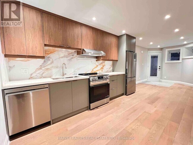 24 Sullivan St in Toronto, ON - Building Photo - Building Photo