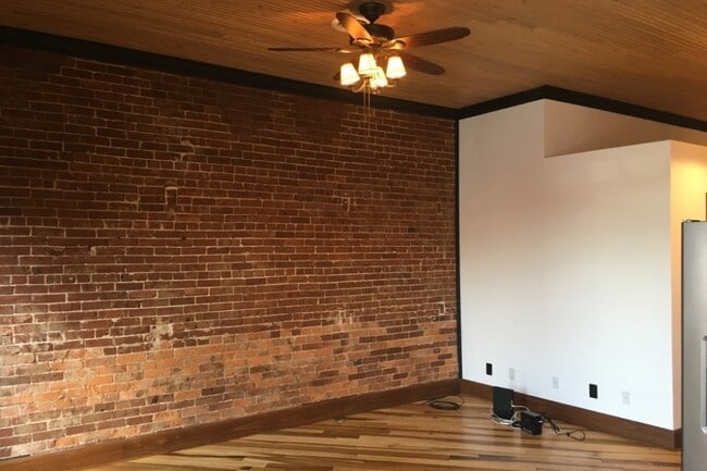 314 E 4th St, Unit A in Huntingburg, IN - Building Photo - Building Photo