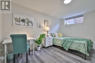 5 Sorauren Ave in Toronto, ON - Building Photo - Building Photo