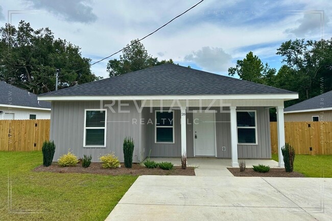property at 26 E Everett Ave
